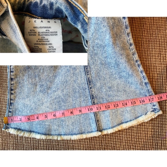 Alice + Olivia Light Wash Bell Bottom Jeans NWOT - Picture 6 of 7